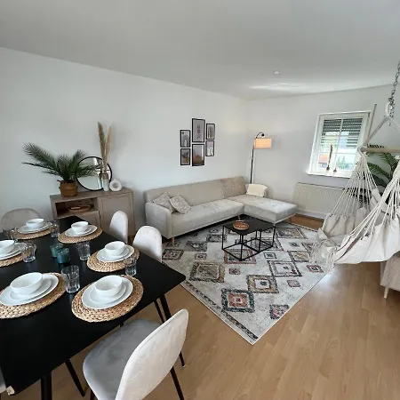 Cozy-livings Viel Platz, Grosser Balkon, Stellplatz, Kueche